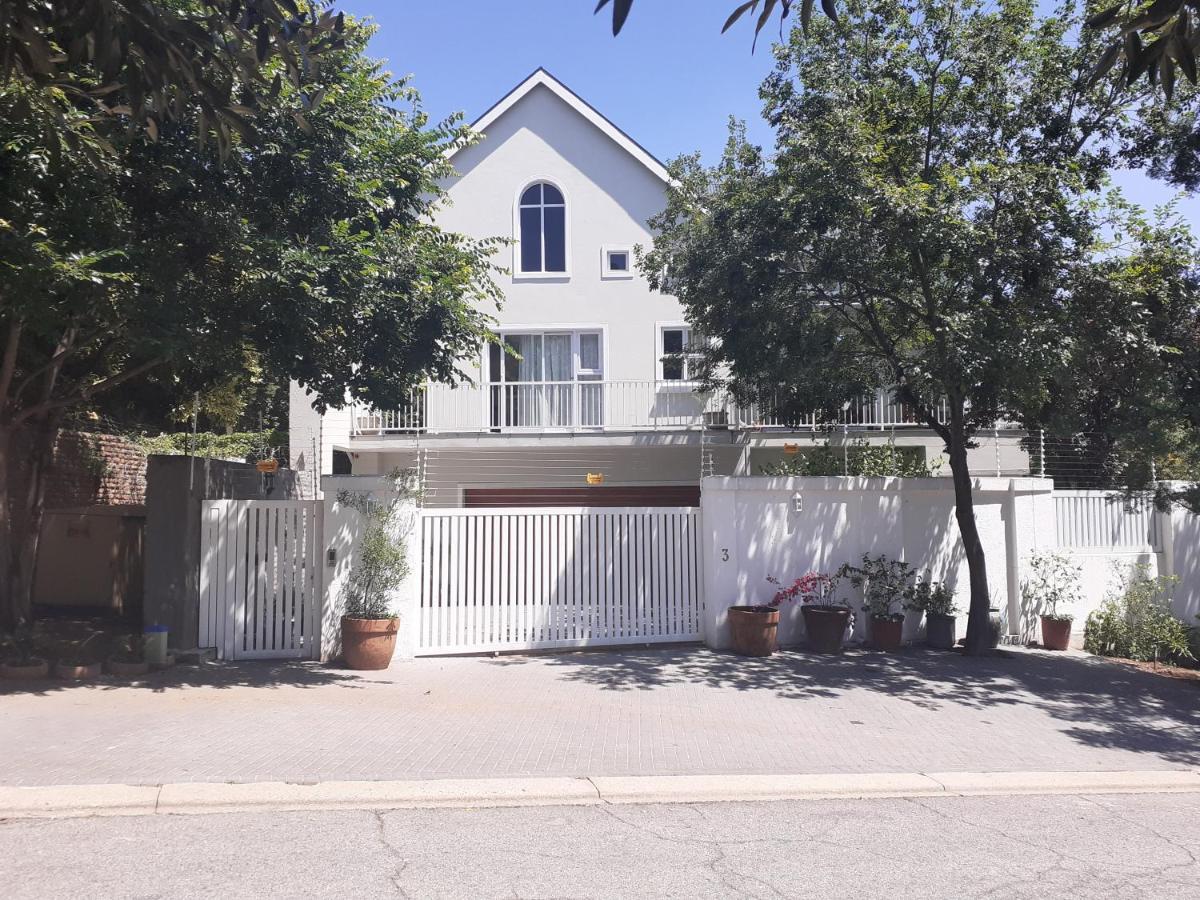 3 On Tessa Guesthouse Johannesburg Exterior photo